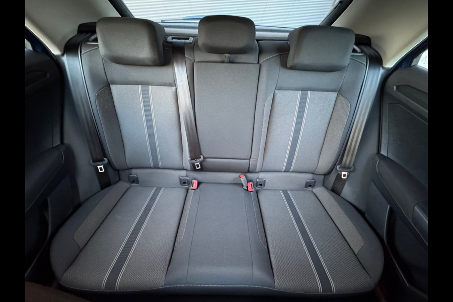 Volkswagen T-Roc 1.0 TSI Style * Navigatie * Led * Stoelverwarming * Adaptieve Cruise Control *