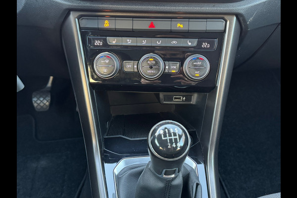 Volkswagen T-Roc 1.0 TSI Style * Navigatie * Led * Stoelverwarming * Adaptieve Cruise Control *