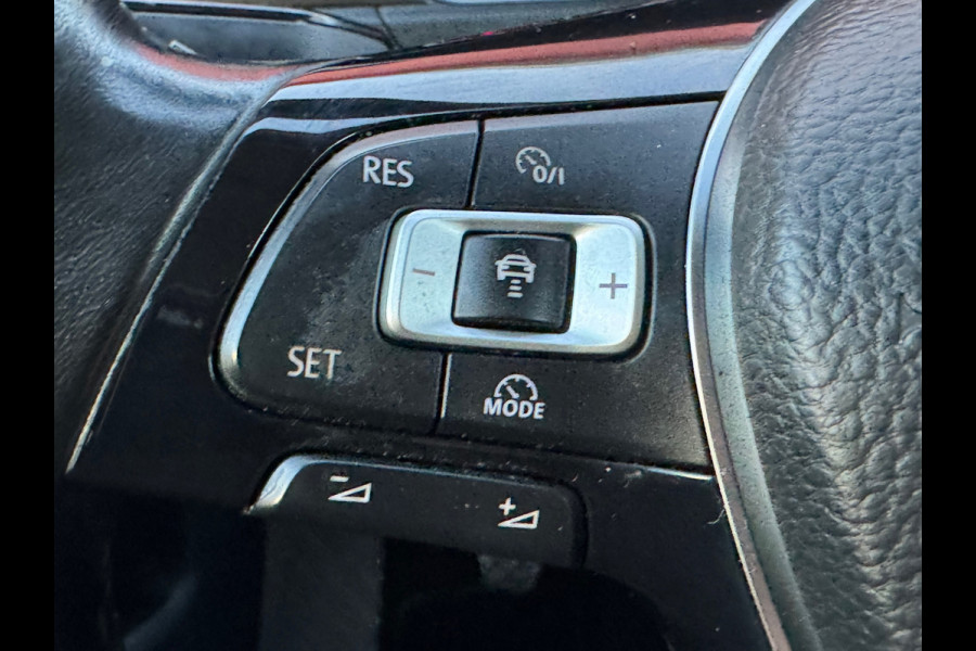 Volkswagen T-Roc 1.0 TSI Style * Navigatie * Led * Stoelverwarming * Adaptieve Cruise Control *