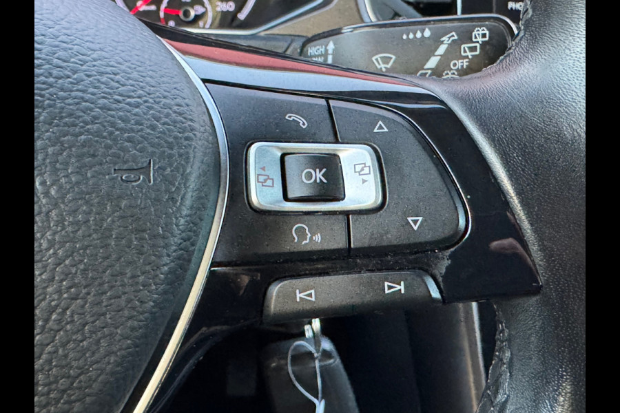 Volkswagen T-Roc 1.0 TSI Style * Navigatie * Led * Stoelverwarming * Adaptieve Cruise Control *