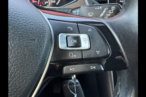 Volkswagen T-Roc 1.0 TSI Style * Navigatie * Led * Stoelverwarming * Adaptieve Cruise Control *