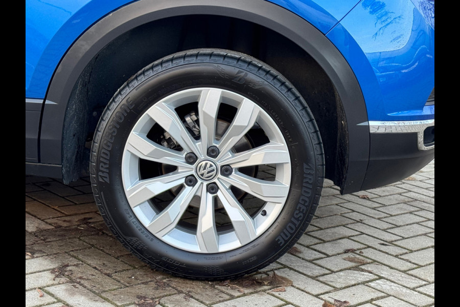 Volkswagen T-Roc 1.0 TSI Style * Navigatie * Led * Stoelverwarming * Adaptieve Cruise Control *