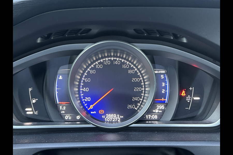 Volvo V40 BWJ 2018 | 2.0 D3 150PK R-DESIGN | TREKHAAK | PANO DAK | LEER | CAMERA A | CLIMA | NAVI | STOELVERW | PREMIUM AUDIO