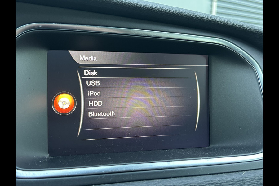 Volvo V40 BWJ 2018 | 2.0 D3 150PK R-DESIGN | TREKHAAK | PANO DAK | LEER | CAMERA A | CLIMA | NAVI | STOELVERW | PREMIUM AUDIO