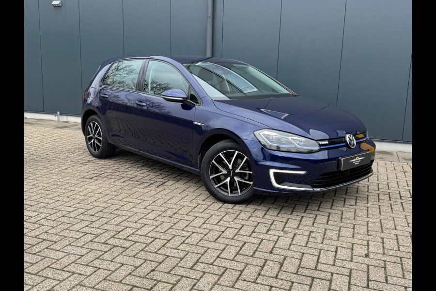 Volkswagen e-Golf * Navigatie * Camera * Led * Allseason banden *