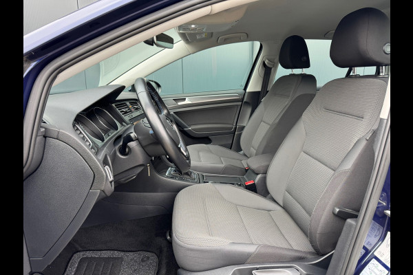 Volkswagen e-Golf * Navigatie * Camera * Led * Allseason banden *