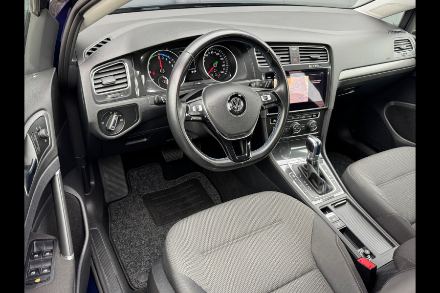 Volkswagen e-Golf * Navigatie * Camera * Led * Allseason banden *
