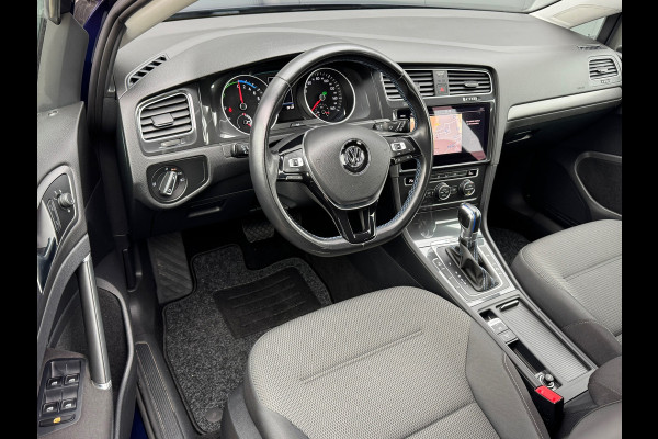 Volkswagen e-Golf * Navigatie * Camera * Led * Allseason banden *