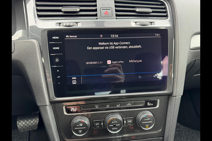 Volkswagen e-Golf * Navigatie * Camera * Led * Allseason banden *