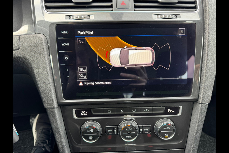 Volkswagen e-Golf * Navigatie * Camera * Led * Allseason banden *