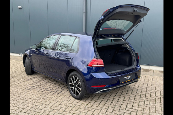 Volkswagen e-Golf * Navigatie * Camera * Led * Allseason banden *