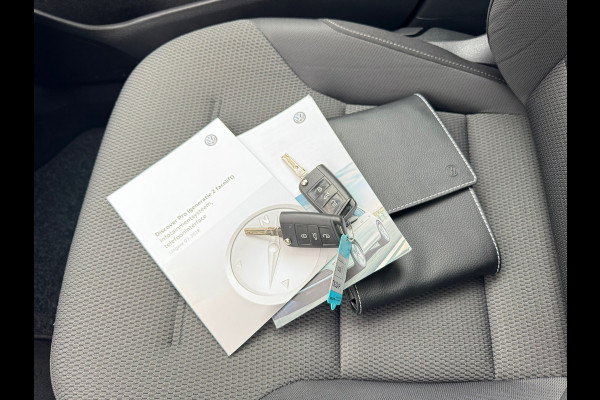 Volkswagen e-Golf * Navigatie * Camera * Led * Allseason banden *