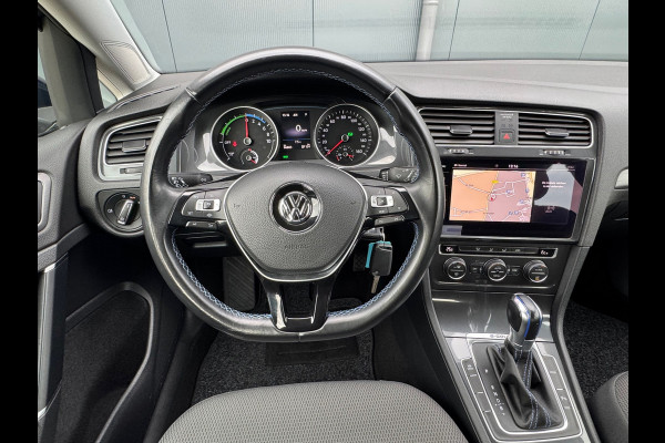 Volkswagen e-Golf * Navigatie * Camera * Led * Allseason banden *