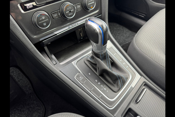 Volkswagen e-Golf * Navigatie * Camera * Led * Allseason banden *