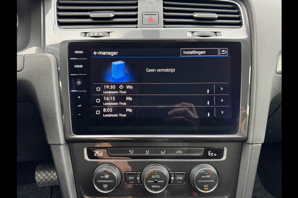 Volkswagen e-Golf * Navigatie * Camera * Led * Allseason banden *