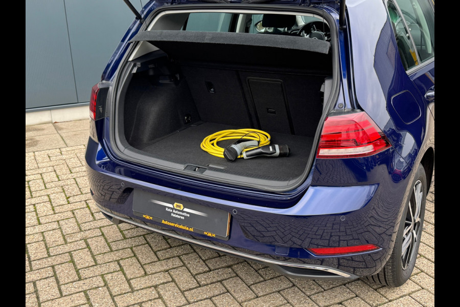 Volkswagen e-Golf * Navigatie * Camera * Led * Allseason banden *