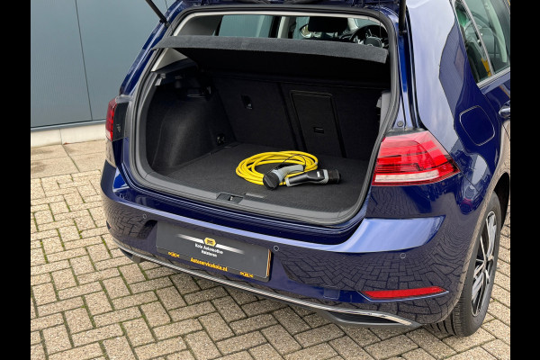 Volkswagen e-Golf * Navigatie * Camera * Led * Allseason banden *