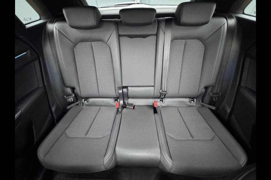Audi Q3 45 TFSI e S-Line Edition * Navigatie * Stoelverwarming * Side Assist * Adaptieve Cruise Control *