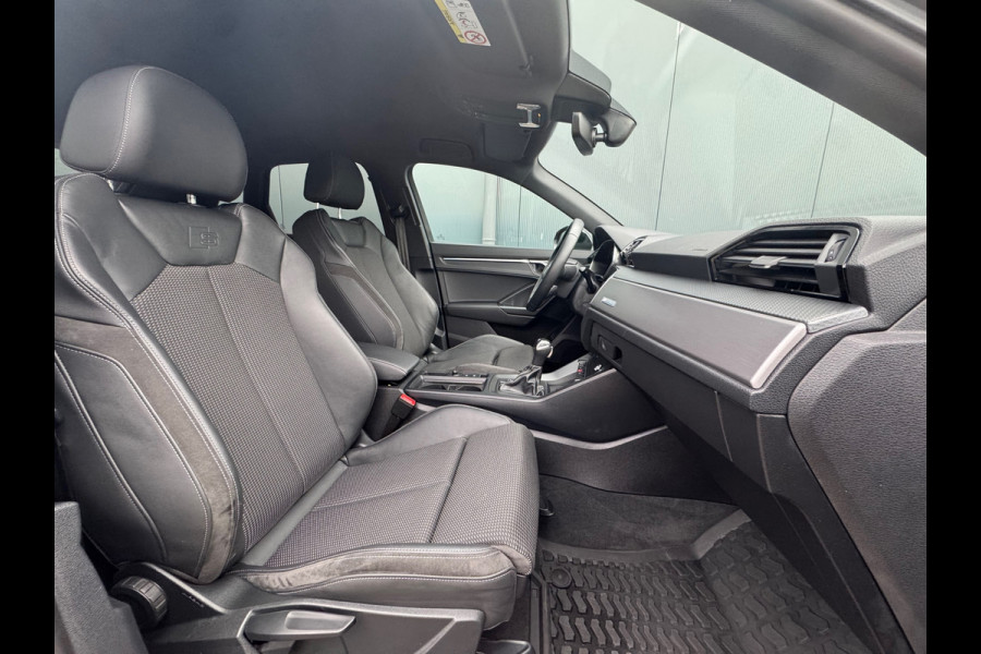 Audi Q3 45 TFSI e S-Line Edition * Navigatie * Stoelverwarming * Side Assist * Adaptieve Cruise Control *