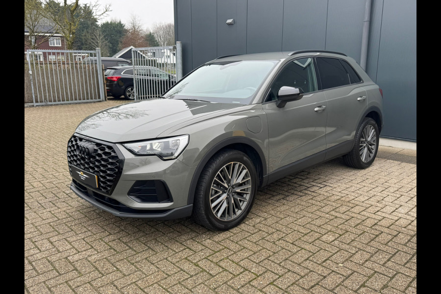 Audi Q3 45 TFSI e S-Line Edition * Navigatie * Stoelverwarming * Side Assist * Adaptieve Cruise Control *