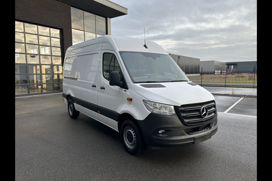 Mercedes-Benz Sprinter 317 CDI L2 H2 Automaat / 360 Camera / MBUX / Navigatie / Cruise control / Airco / 270 Graden achterdeuren