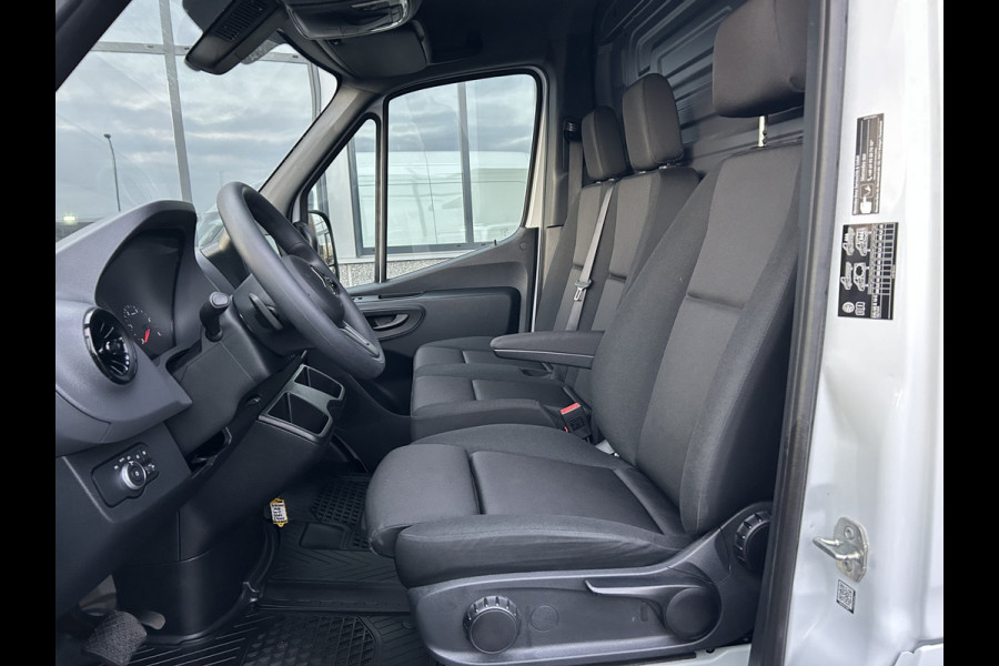 Mercedes-Benz Sprinter 317 CDI L2 H2 Automaat / 360 Camera / MBUX / Navigatie / Cruise control / Airco / 270 Graden achterdeuren