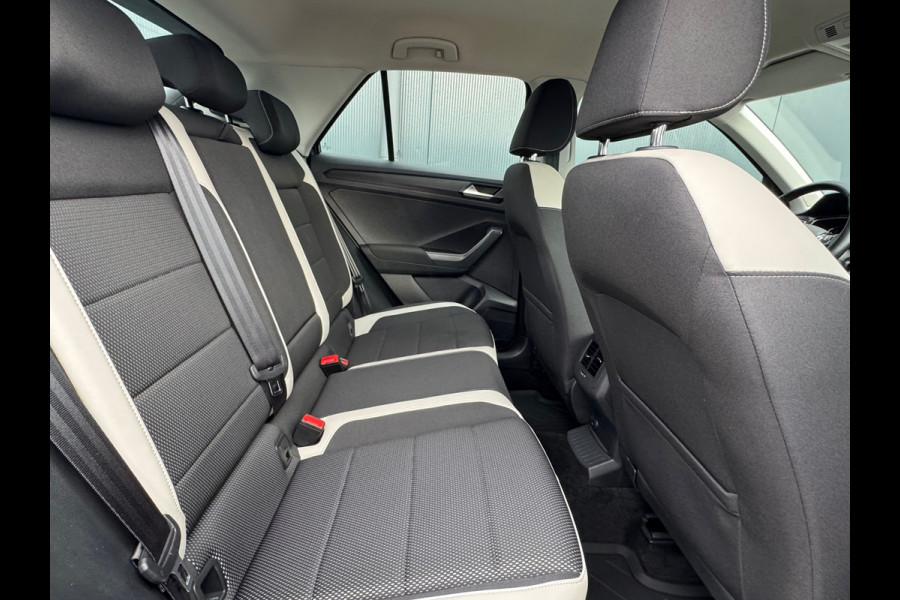 Volkswagen T-Roc 1.5 TSI Automaat Sport * Virtual Cockpit * Carplay * Full Led * Adaptieve Cruise *
