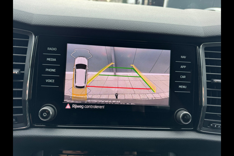 Škoda Kodiaq 1.5 TSI Automaat Business Edition 7 persoons * Trekhaak * Camera * Led * Navigatie *