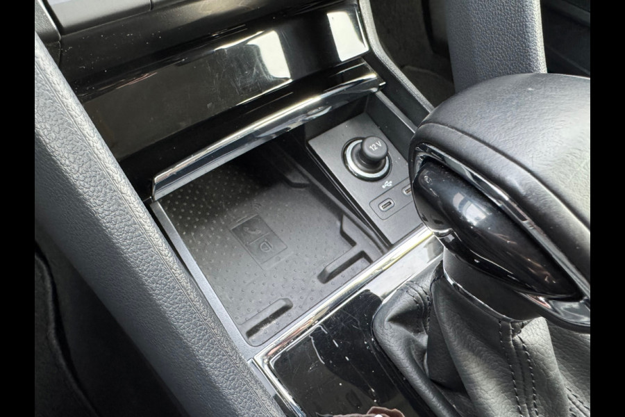 Škoda Kodiaq 1.5 TSI Automaat Business Edition 7 persoons * Trekhaak * Camera * Led * Navigatie *