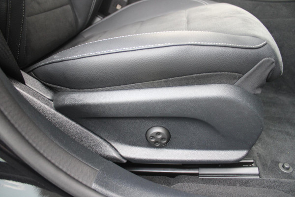 Mercedes-Benz E-Klasse 300e 320PK BUSINESS SOLUTION AMG NIGHT EDITION | MULTISPAAKS AMG VELGEN | 360° CAMERA | | TREKHAAK | MULTIBEAM MATRIX LED KOPLAMPEN | LED ACHTERLICHTEN | ELEKTRISCH VERSTELBARE VOORSTOELEN MET GEHEUGEN FUNCTIE |  ALCANTARA / KUNSTLEDEREN BEKLEDING | VOORSTOELEN VERWARMBAAR | FULL MAP MBUX AUGMENTED REALITY NAVIGATIE | VERKEERSLICHTWEERGAVE | APPLE CARPLAY / ANDROID AUTO | SFEERVERLICHTING | ELEKTRONIC CLIMATE CONTROL |