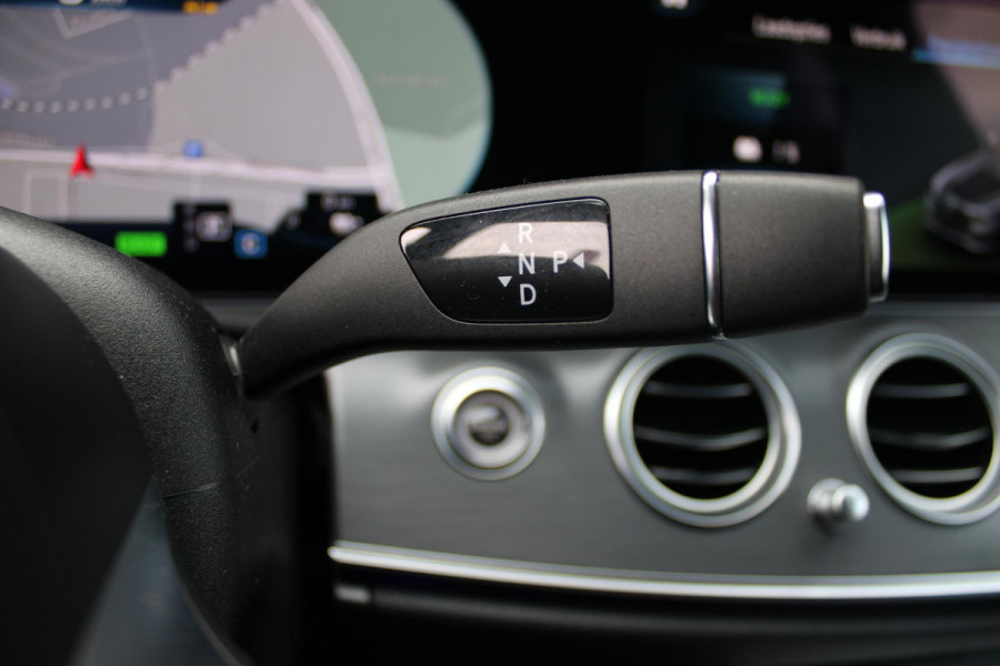 Mercedes-Benz E-Klasse 300e 320PK BUSINESS SOLUTION AMG NIGHT EDITION | MULTISPAAKS AMG VELGEN | 360° CAMERA | | TREKHAAK | MULTIBEAM MATRIX LED KOPLAMPEN | LED ACHTERLICHTEN | ELEKTRISCH VERSTELBARE VOORSTOELEN MET GEHEUGEN FUNCTIE |  ALCANTARA / KUNSTLEDEREN BEKLEDING | VOORSTOELEN VERWARMBAAR | FULL MAP MBUX AUGMENTED REALITY NAVIGATIE | VERKEERSLICHTWEERGAVE | APPLE CARPLAY / ANDROID AUTO | SFEERVERLICHTING | ELEKTRONIC CLIMATE CONTROL |