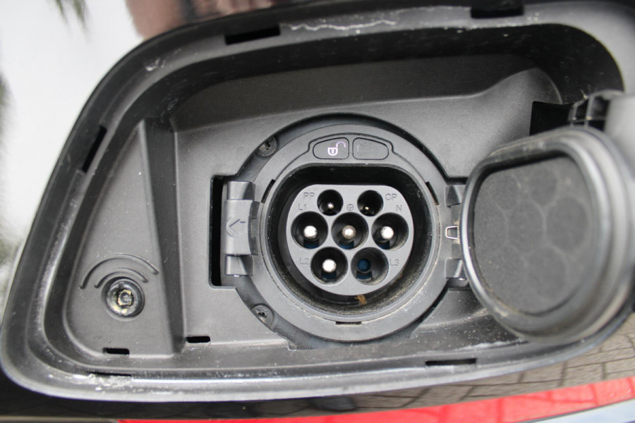 Mercedes-Benz E-Klasse 300e 320PK BUSINESS SOLUTION AMG NIGHT EDITION | MULTISPAAKS AMG VELGEN | 360° CAMERA | | TREKHAAK | MULTIBEAM MATRIX LED KOPLAMPEN | LED ACHTERLICHTEN | ELEKTRISCH VERSTELBARE VOORSTOELEN MET GEHEUGEN FUNCTIE |  ALCANTARA / KUNSTLEDEREN BEKLEDING | VOORSTOELEN VERWARMBAAR | FULL MAP MBUX AUGMENTED REALITY NAVIGATIE | VERKEERSLICHTWEERGAVE | APPLE CARPLAY / ANDROID AUTO | SFEERVERLICHTING | ELEKTRONIC CLIMATE CONTROL |