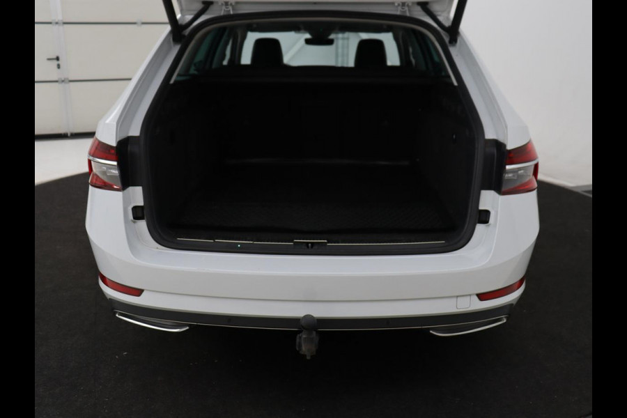 Škoda Superb 1.4 TSI iV Laurin & Klement | Panoramadak | Stoelventilatie | Leder | Trekhaak | Canton Sound | Virtual Cockpit | Navigatie | Memory | Achterbankverwarming | Full LED | Keyless | Carplay | PHEV