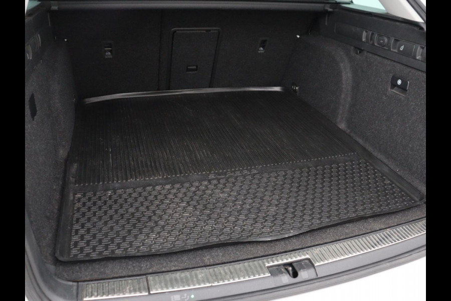 Škoda Superb 1.4 TSI iV Laurin & Klement | Panoramadak | Stoelventilatie | Leder | Trekhaak | Canton Sound | Virtual Cockpit | Navigatie | Memory | Achterbankverwarming | Full LED | Keyless | Carplay | PHEV