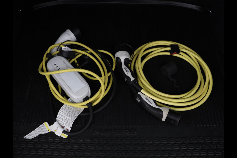 Škoda Superb 1.4 TSI iV Laurin & Klement | Panoramadak | Stoelventilatie | Leder | Trekhaak | Canton Sound | Virtual Cockpit | Navigatie | Memory | Achterbankverwarming | Full LED | Keyless | Carplay | PHEV