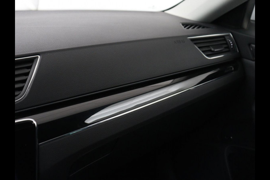 Škoda Superb 1.4 TSI iV Laurin & Klement | Panoramadak | Stoelventilatie | Leder | Trekhaak | Canton Sound | Virtual Cockpit | Navigatie | Memory | Achterbankverwarming | Full LED | Keyless | Carplay | PHEV