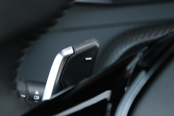 Peugeot 2008 1.2 Hybrid 145PK AUTOMAAT ALLURE | NIEUWE AUTO! | CAMERA VOOR + ACHTER | KEYLESS ENTRY/START | PARKEERSENSOREN VOOR + ACHTER | DODEHOEK DETECTIE | 17" LICHTMETALEN VELGEN | ADAPTIVE CRUISE CONTROL | CLIMATE CONTROL | STOEL VERWARMING | DRAADLOZE APPLE CARPLAY/ANDROID AUTO |