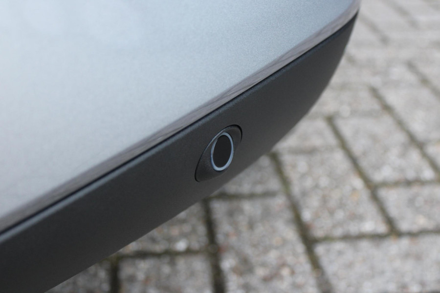 Peugeot 2008 1.2 Hybrid 145PK AUTOMAAT ALLURE | NIEUWE AUTO! | CAMERA VOOR + ACHTER | KEYLESS ENTRY/START | PARKEERSENSOREN VOOR + ACHTER | DODEHOEK DETECTIE | 17" LICHTMETALEN VELGEN | ADAPTIVE CRUISE CONTROL | CLIMATE CONTROL | STOEL VERWARMING | DRAADLOZE APPLE CARPLAY/ANDROID AUTO |