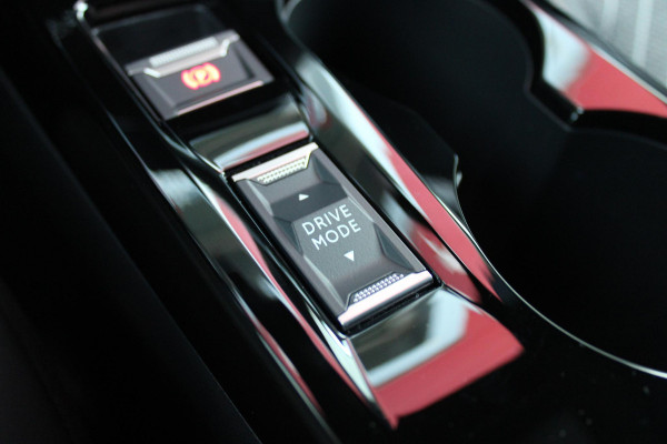 Peugeot 2008 1.2 Hybrid 145PK AUTOMAAT ALLURE | NIEUWE AUTO! | CAMERA VOOR + ACHTER | KEYLESS ENTRY/START | PARKEERSENSOREN VOOR + ACHTER | DODEHOEK DETECTIE | 17" LICHTMETALEN VELGEN | ADAPTIVE CRUISE CONTROL | CLIMATE CONTROL | STOEL VERWARMING | DRAADLOZE APPLE CARPLAY/ANDROID AUTO |