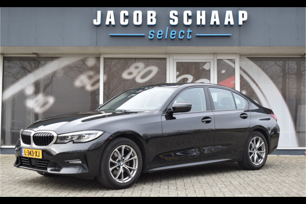 BMW 3-serie 320i High Executive / Carplay / Keyless / Navi / Parkeersensoren v+a / Stoelverwarming / 17'' LM