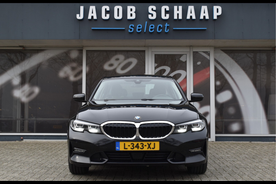 BMW 3-serie 320i High Executive / Carplay / Keyless / Navi / Parkeersensoren v+a / Stoelverwarming / 17'' LM