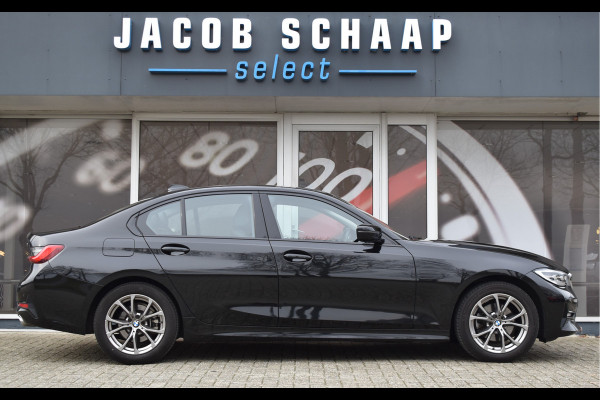 BMW 3-serie 320i High Executive / Carplay / Keyless / Navi / Parkeersensoren v+a / Stoelverwarming / 17'' LM