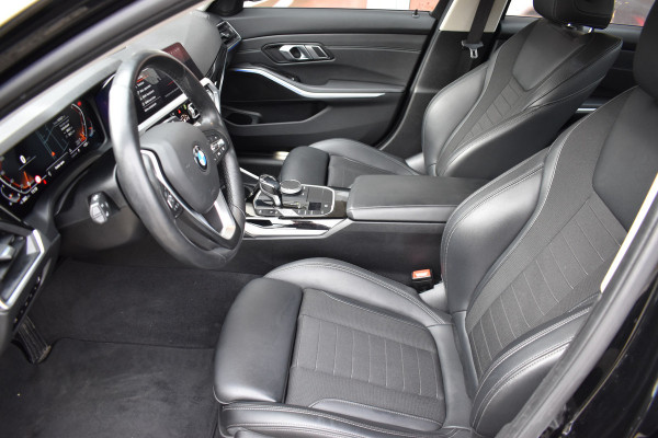 BMW 3-serie 320i High Executive / Carplay / Keyless / Navi / Parkeersensoren v+a / Stoelverwarming / 17'' LM