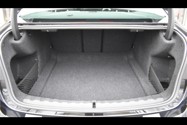 BMW 3-serie 320i High Executive / Carplay / Keyless / Navi / Parkeersensoren v+a / Stoelverwarming / 17'' LM