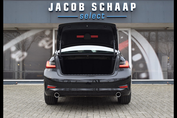 BMW 3-serie 320i High Executive / Carplay / Keyless / Navi / Parkeersensoren v+a / Stoelverwarming / 17'' LM