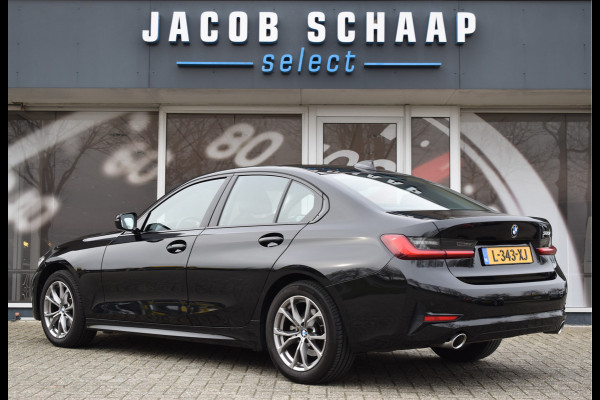 BMW 3-serie 320i High Executive / Carplay / Keyless / Navi / Parkeersensoren v+a / Stoelverwarming / 17'' LM