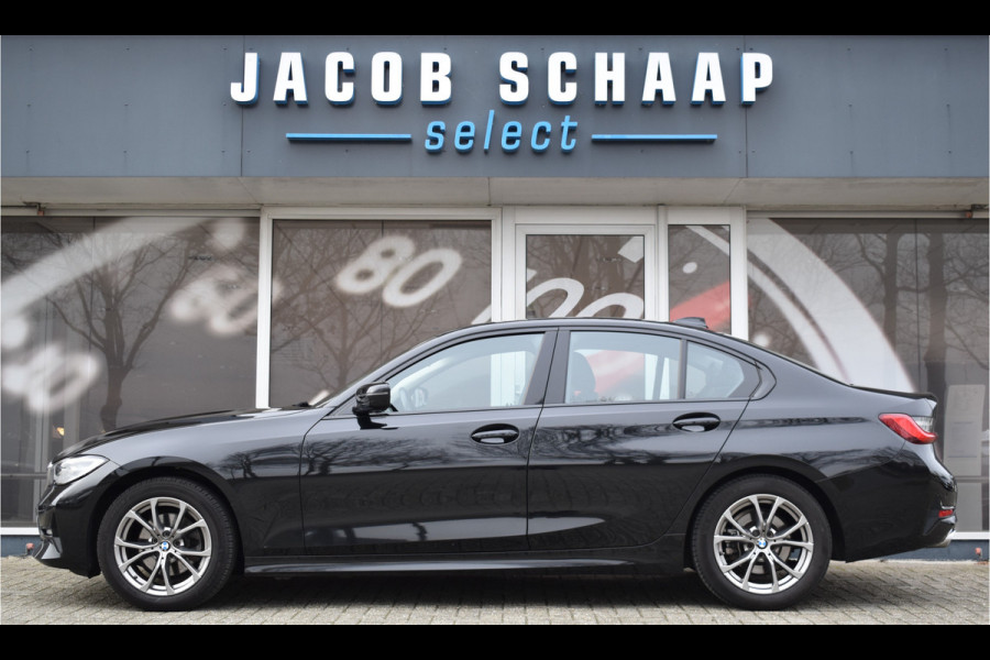 BMW 3-serie 320i High Executive / Carplay / Keyless / Navi / Parkeersensoren v+a / Stoelverwarming / 17'' LM