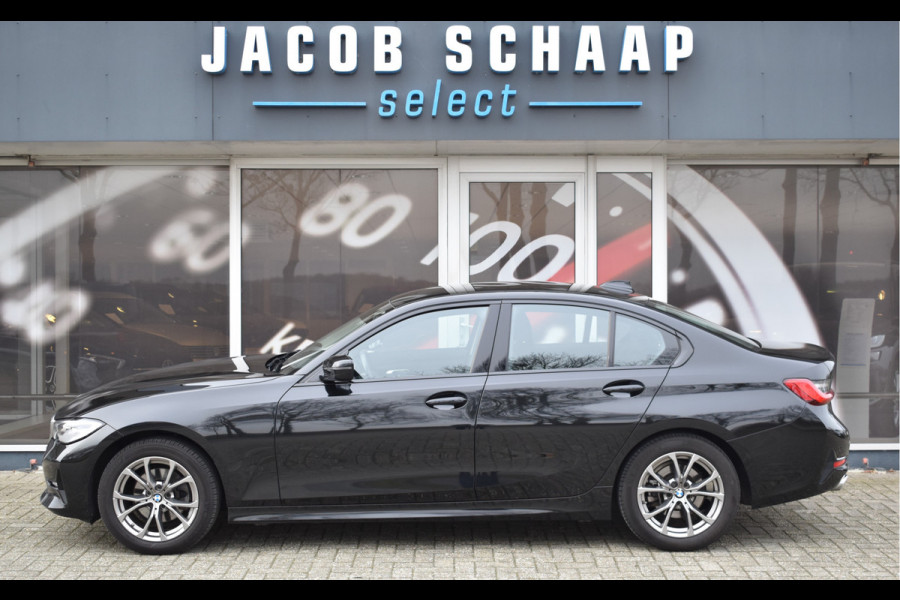 BMW 3-serie 320i High Executive / Carplay / Keyless / Navi / Parkeersensoren v+a / Stoelverwarming / 17'' LM