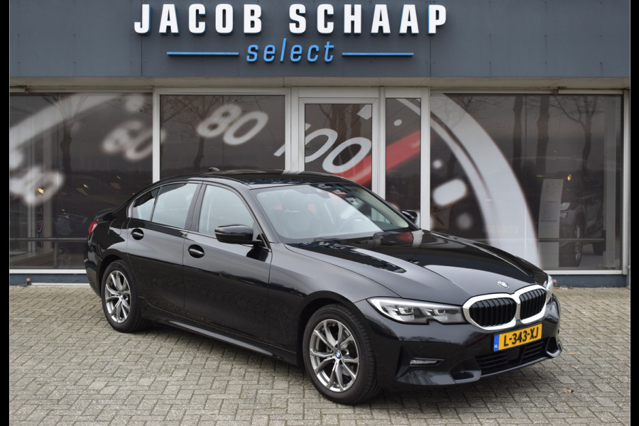 BMW 3-serie 320i High Executive / Carplay / Keyless / Navi / Parkeersensoren v+a / Stoelverwarming / 17'' LM