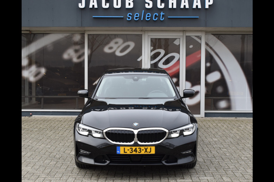 BMW 3-serie 320i High Executive / Carplay / Keyless / Navi / Parkeersensoren v+a / Stoelverwarming / 17'' LM